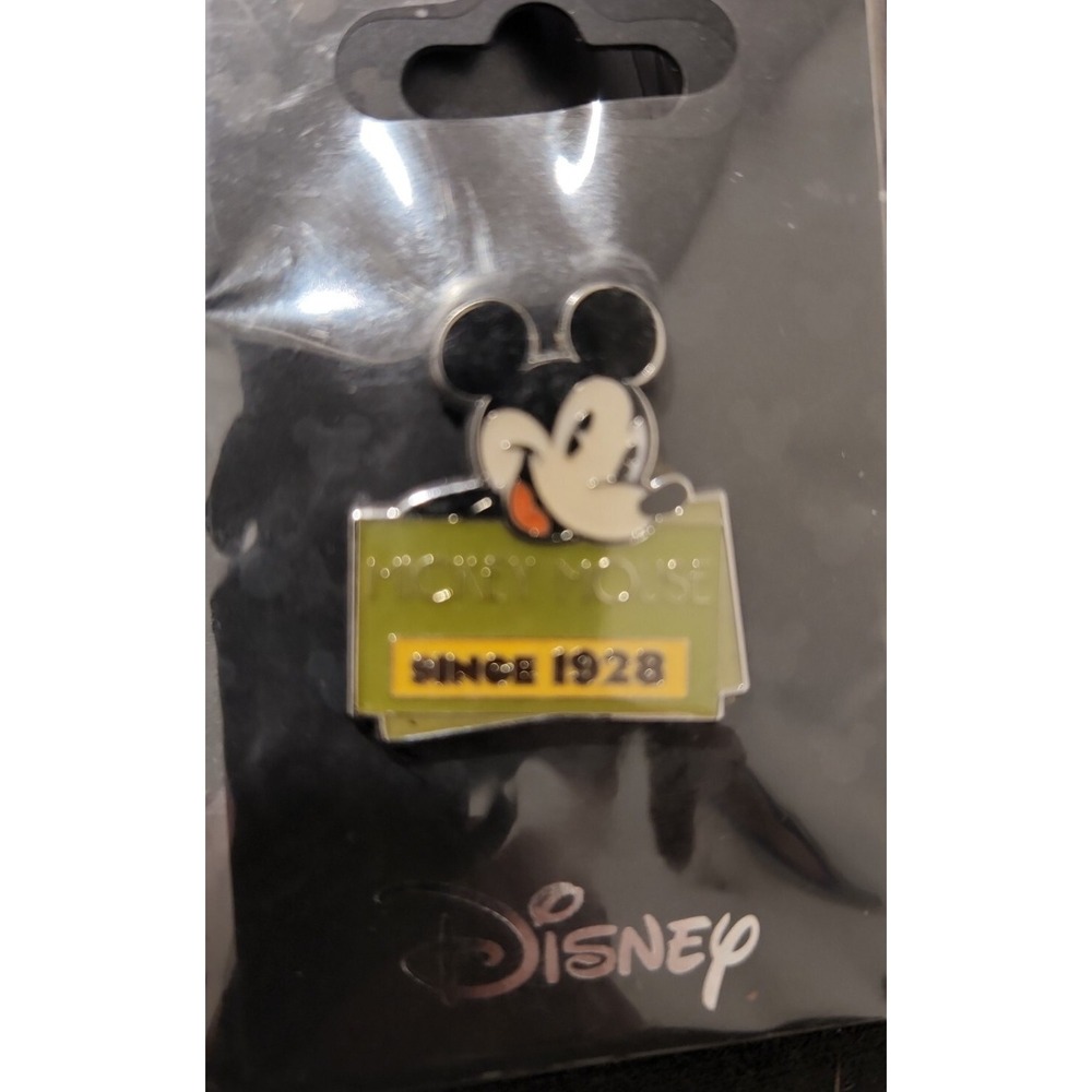 DISNEY MICKEY MOUSE SINCE 1928 Trading‎ Pin CP085